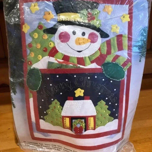 Design Works Felt Snowman Christmas Card Holder Kit - Picture 2 of 7